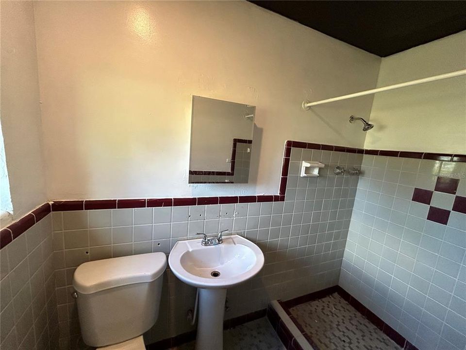 For Rent: $875 (0 beds, 1 baths, 165 Square Feet)