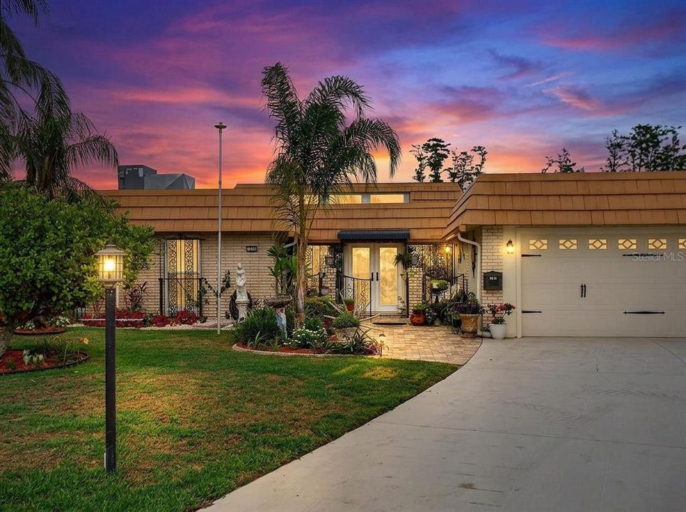 For Sale: $418,800 (3 beds, 2 baths, 2354 Square Feet)