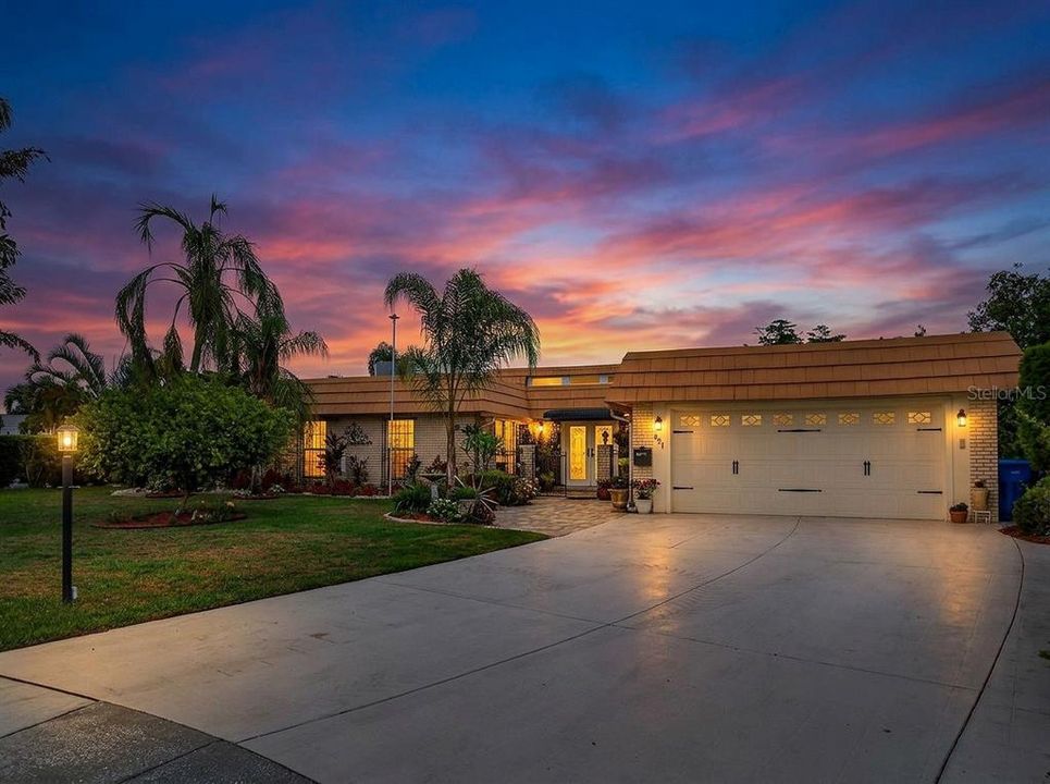 For Sale: $418,800 (3 beds, 2 baths, 2354 Square Feet)