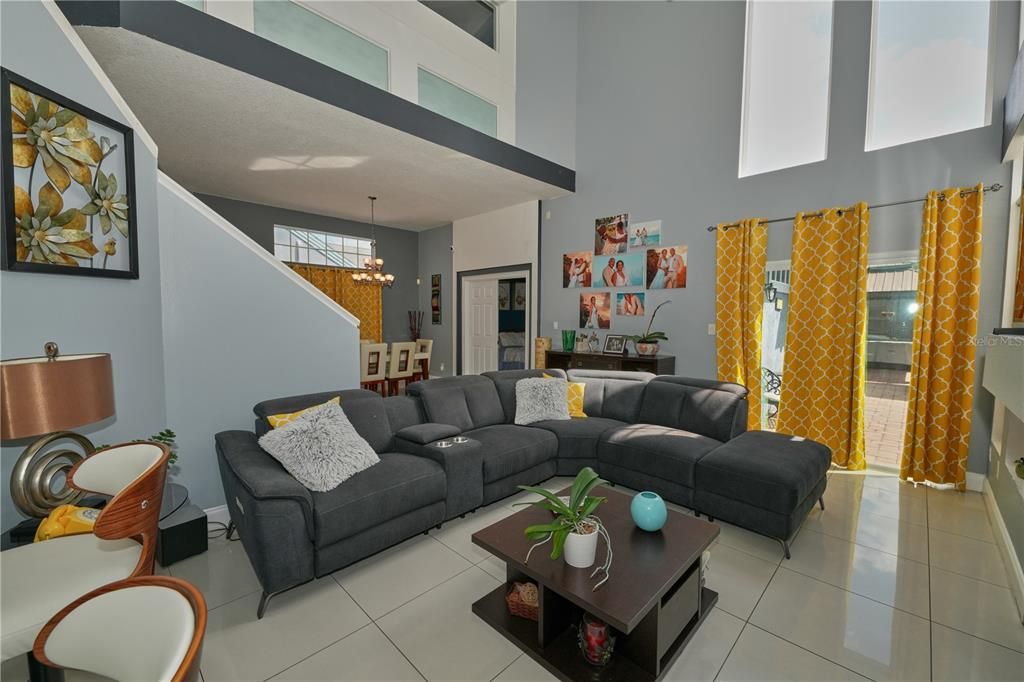 На продажу: $409,900 (4 спален, 2 ванн, 1687 Квадратных фут)