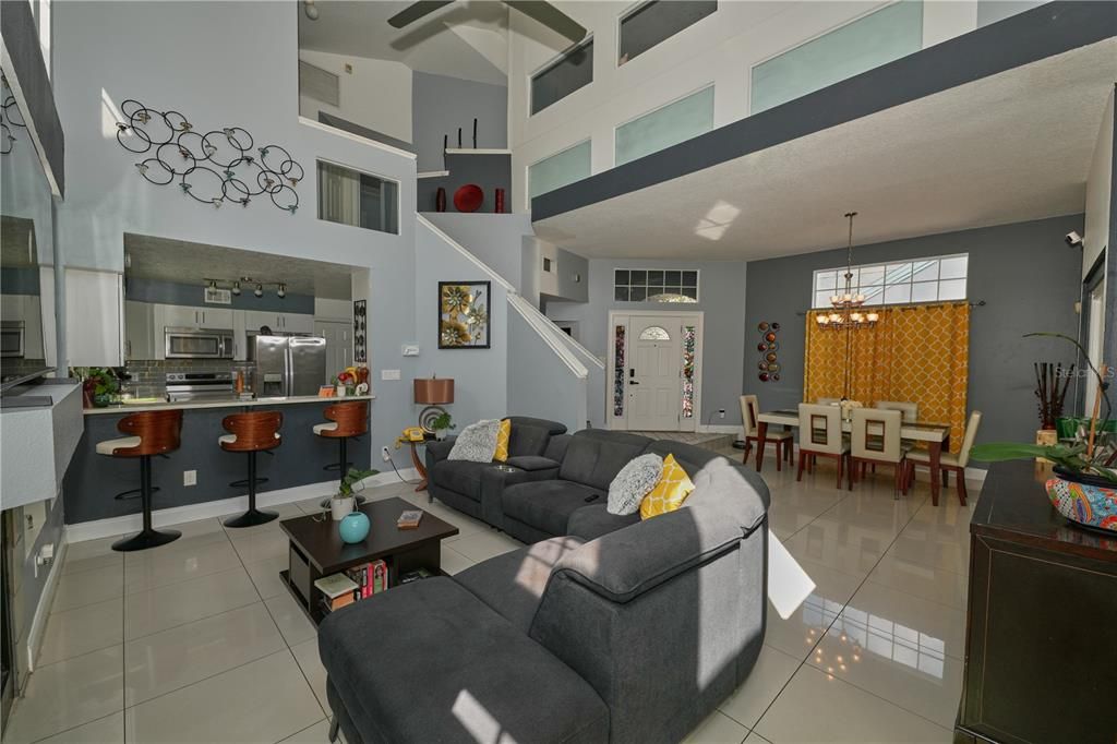 На продажу: $409,900 (4 спален, 2 ванн, 1687 Квадратных фут)