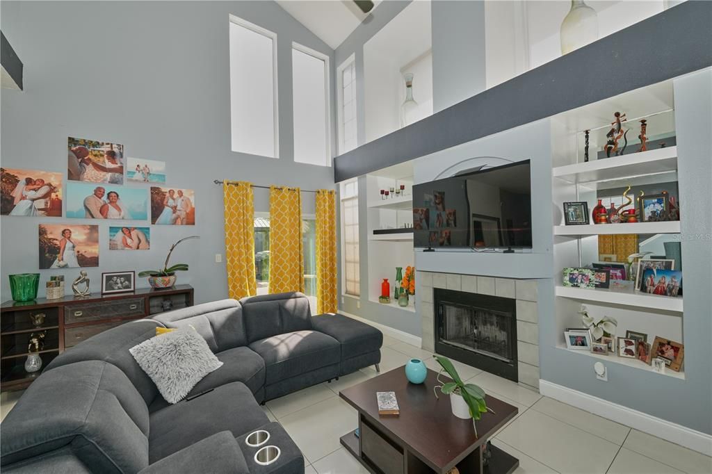 На продажу: $409,900 (4 спален, 2 ванн, 1687 Квадратных фут)