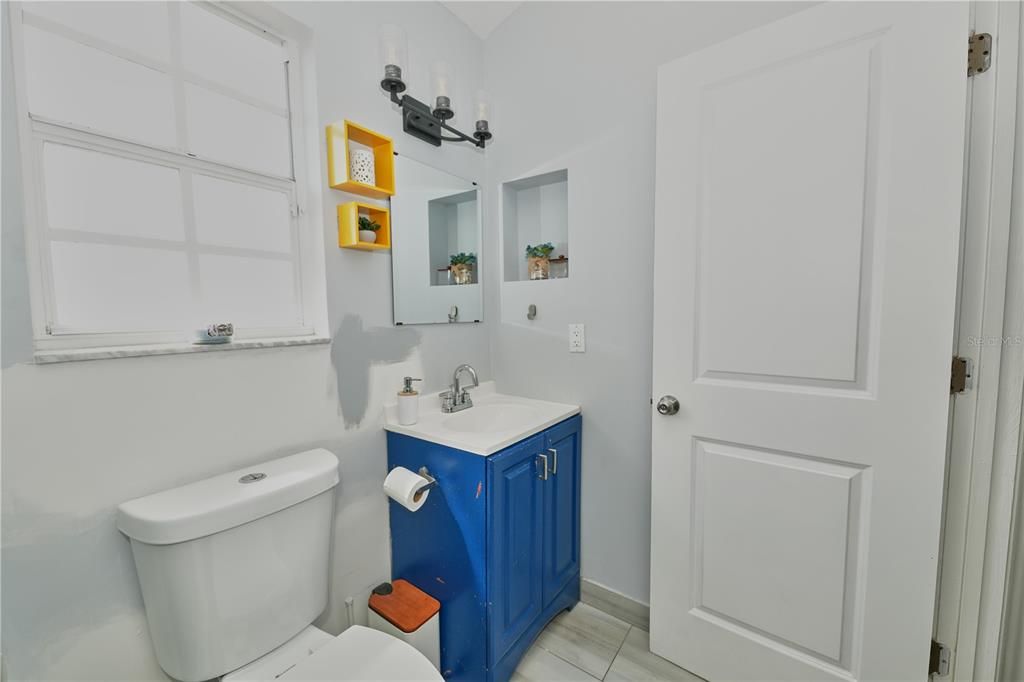 На продажу: $409,900 (4 спален, 2 ванн, 1687 Квадратных фут)