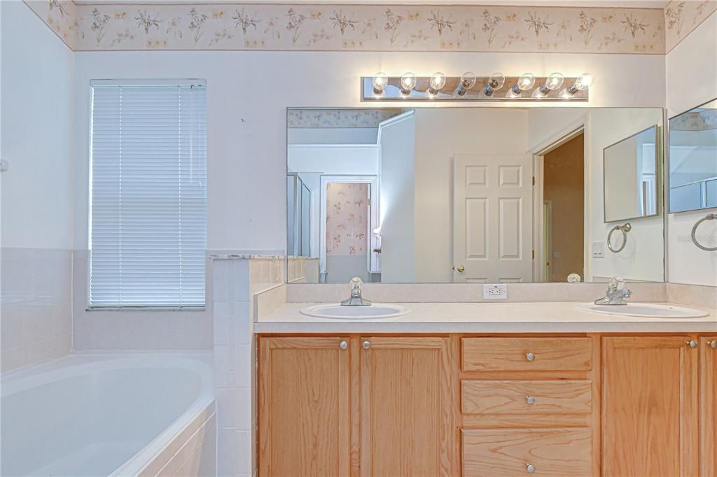 For Sale: $390,000 (3 beds, 2 baths, 1629 Square Feet)