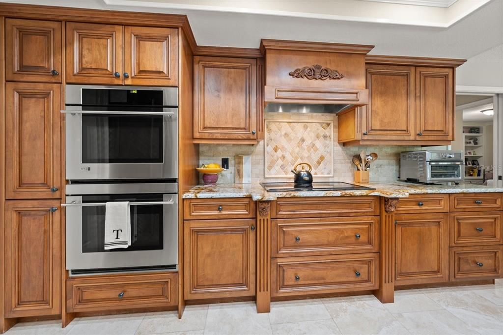 En Venta: $1,049,000 (4 camas, 3 baños, 3108 Pies cuadrados)