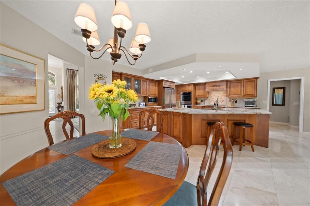 En Venta: $1,049,000 (4 camas, 3 baños, 3108 Pies cuadrados)