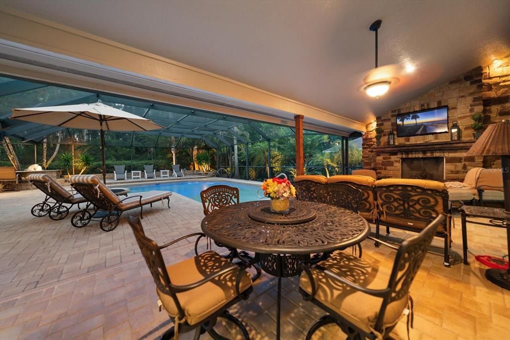 En Venta: $1,049,000 (4 camas, 3 baños, 3108 Pies cuadrados)