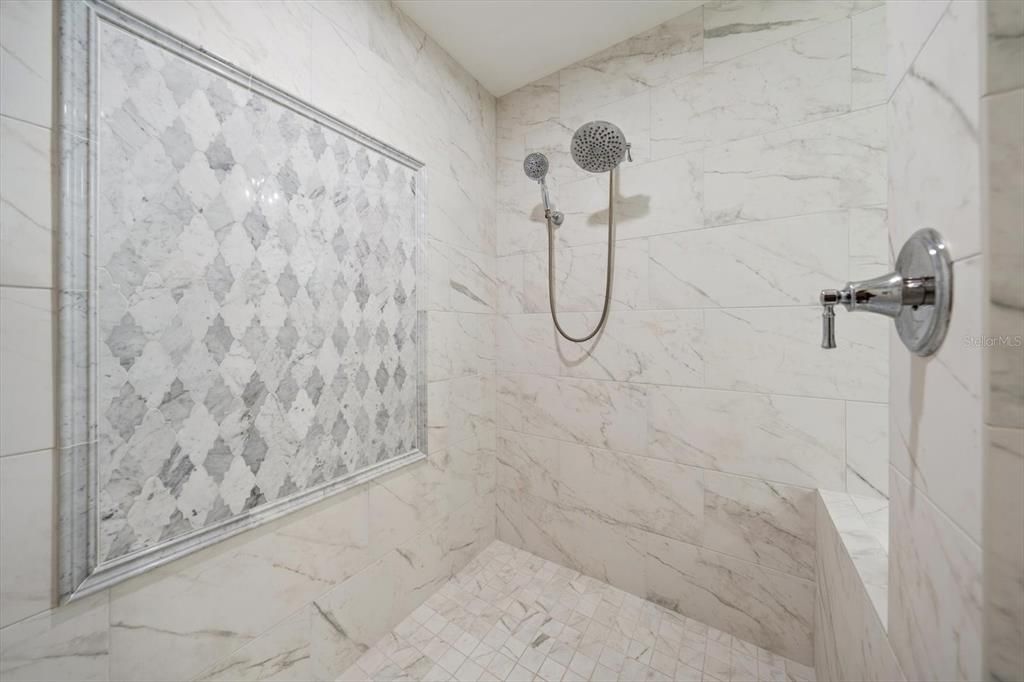 En Venta: $1,049,000 (4 camas, 3 baños, 3108 Pies cuadrados)