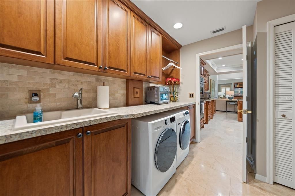 En Venta: $1,049,000 (4 camas, 3 baños, 3108 Pies cuadrados)