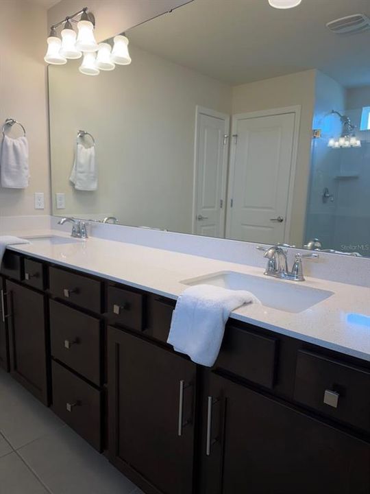 For Rent: $3,100 (4 beds, 2 baths, 2380 Square Feet)