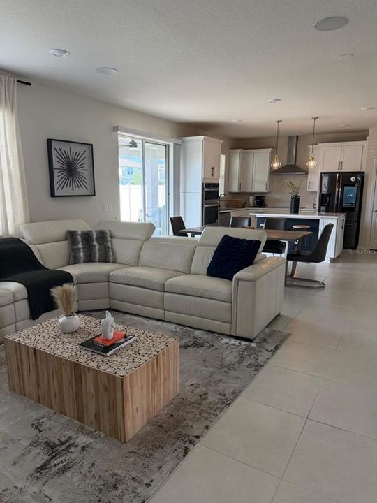 For Rent: $3,100 (4 beds, 2 baths, 2380 Square Feet)