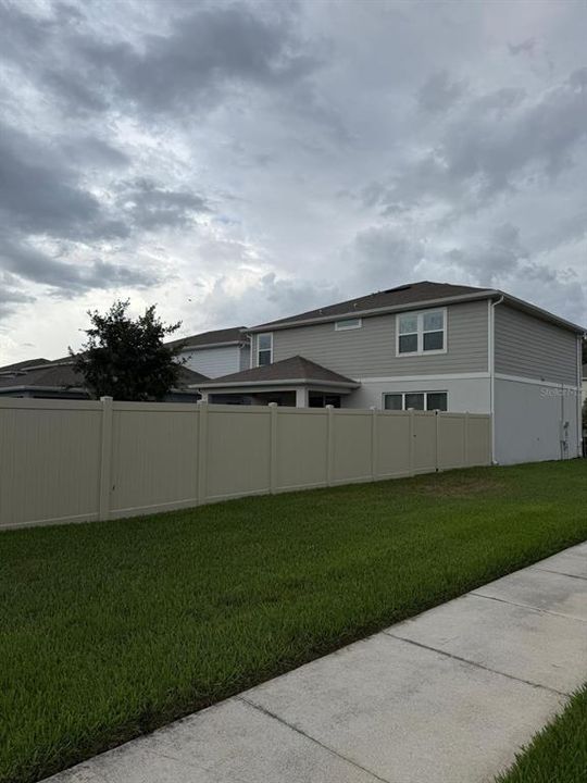 For Rent: $3,100 (4 beds, 2 baths, 2380 Square Feet)