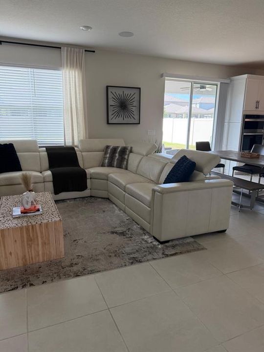 For Rent: $3,100 (4 beds, 2 baths, 2380 Square Feet)