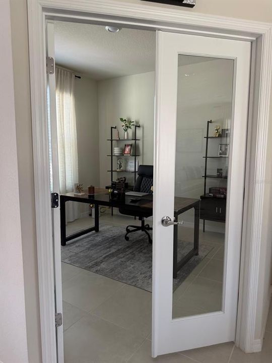 For Rent: $3,100 (4 beds, 2 baths, 2380 Square Feet)