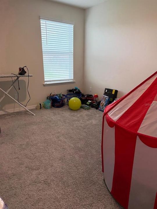 For Rent: $3,100 (4 beds, 2 baths, 2380 Square Feet)