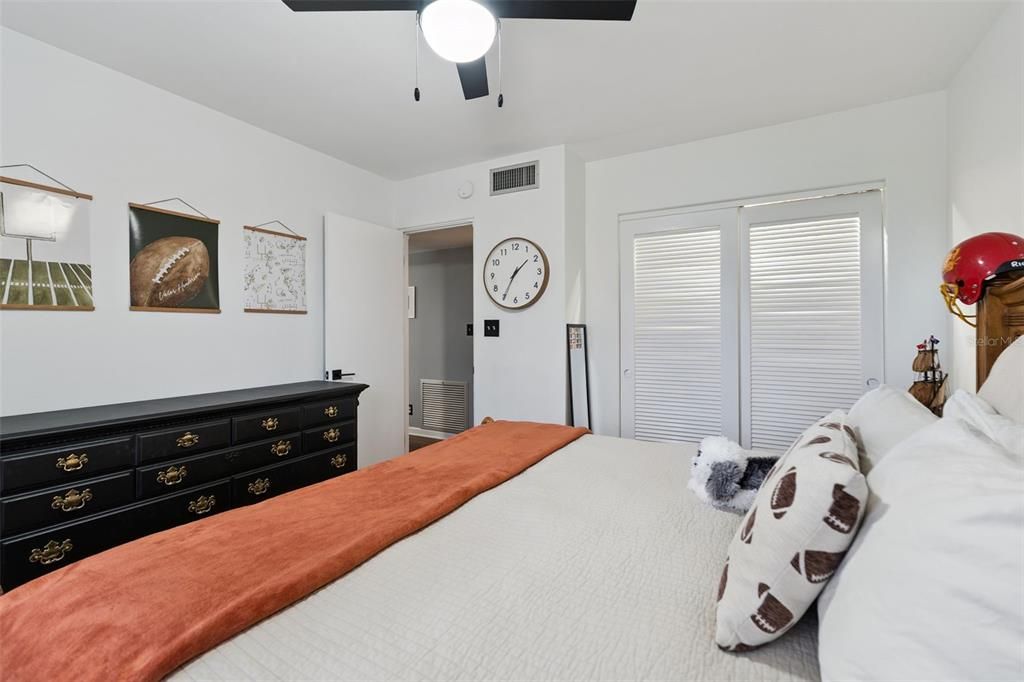 For Sale: $425,000 (3 beds, 2 baths, 1870 Square Feet)