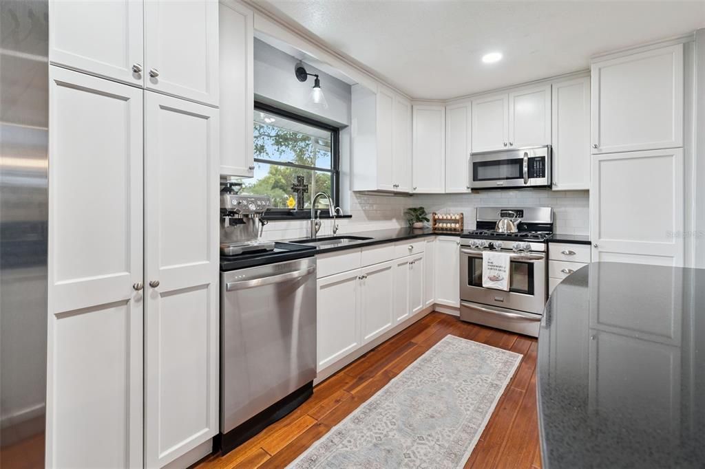 For Sale: $425,000 (3 beds, 2 baths, 1870 Square Feet)