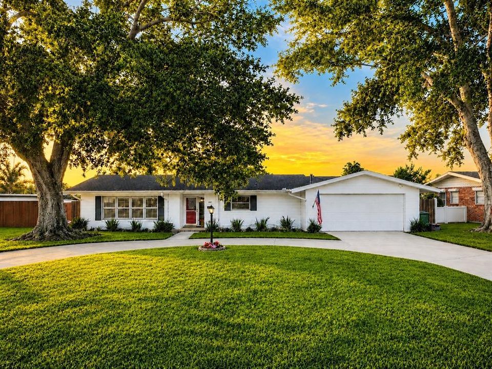 For Sale: $425,000 (3 beds, 2 baths, 1870 Square Feet)