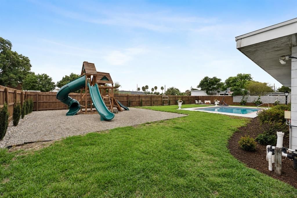 For Sale: $425,000 (3 beds, 2 baths, 1870 Square Feet)