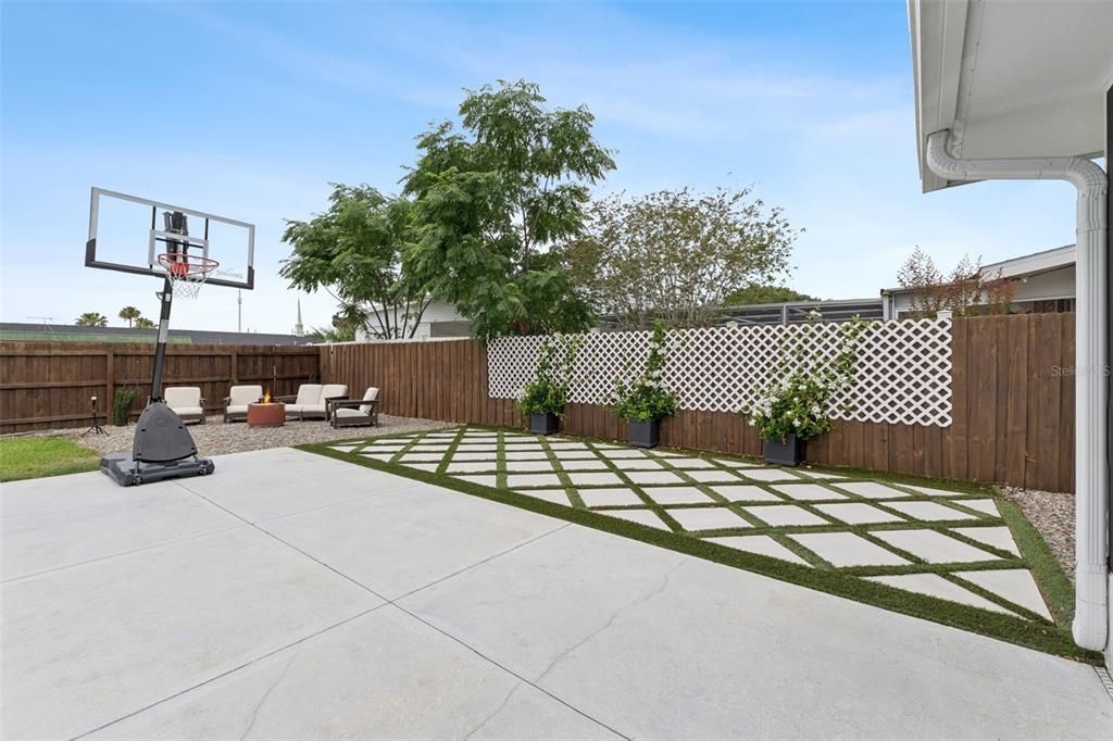 For Sale: $425,000 (3 beds, 2 baths, 1870 Square Feet)