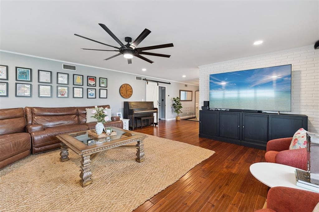 For Sale: $425,000 (3 beds, 2 baths, 1870 Square Feet)
