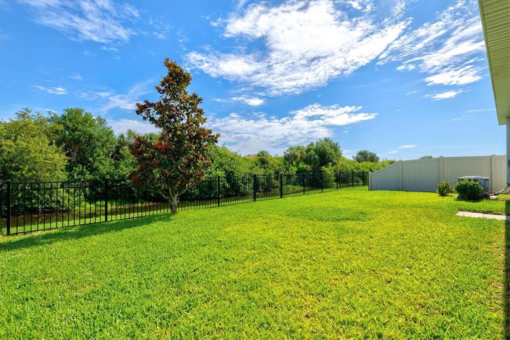 Activo con contrato: $395,000 (4 camas, 2 baños, 2035 Pies cuadrados)
