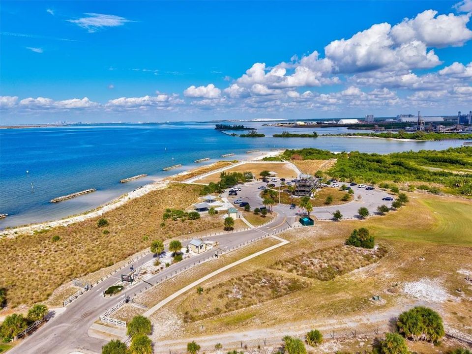 Activo con contrato: $395,000 (4 camas, 2 baños, 2035 Pies cuadrados)