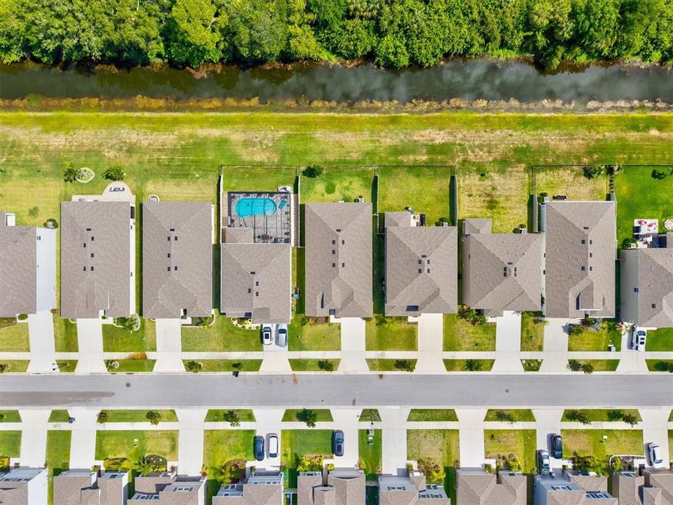 Activo con contrato: $395,000 (4 camas, 2 baños, 2035 Pies cuadrados)
