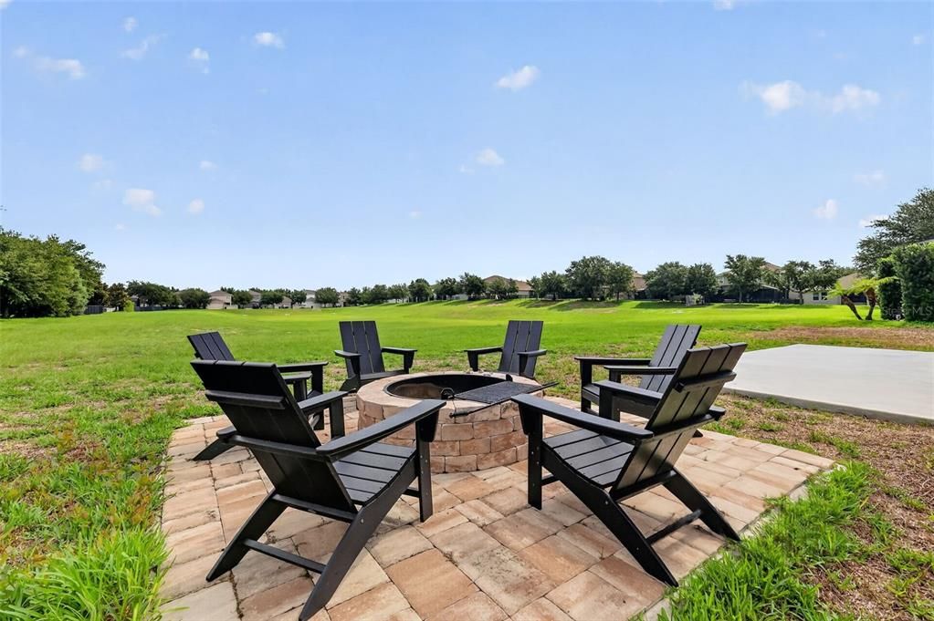For Sale: $990,000 (5 beds, 3 baths, 4933 Square Feet)