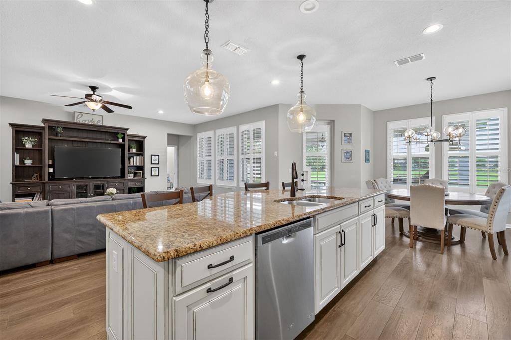 For Sale: $990,000 (5 beds, 3 baths, 4933 Square Feet)