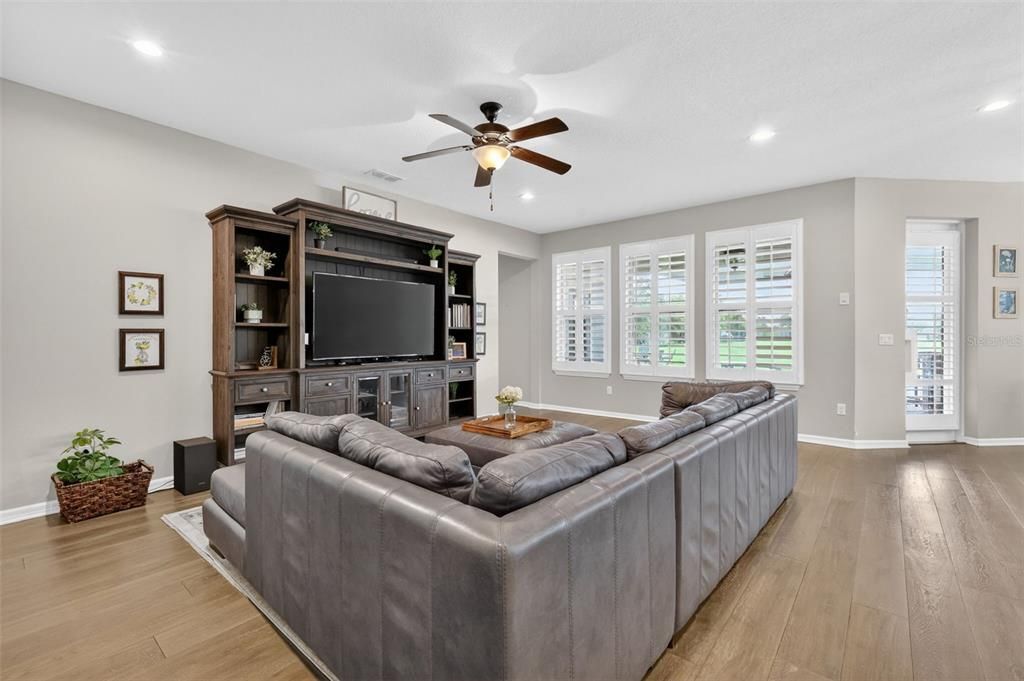 For Sale: $990,000 (5 beds, 3 baths, 4933 Square Feet)