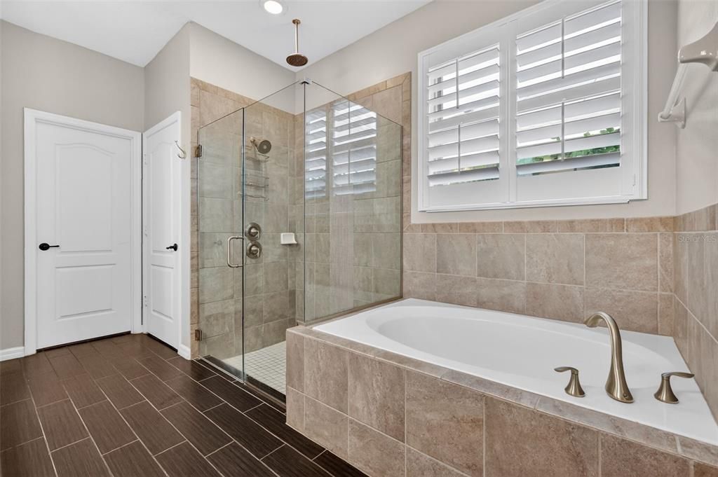For Sale: $990,000 (5 beds, 3 baths, 4933 Square Feet)