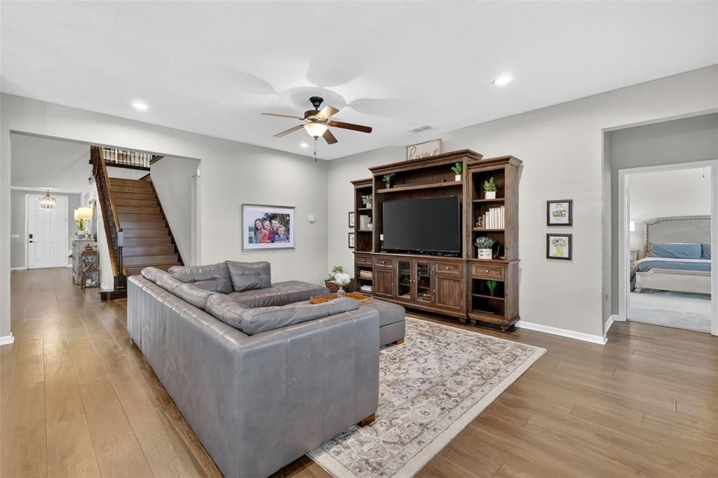 For Sale: $990,000 (5 beds, 3 baths, 4933 Square Feet)