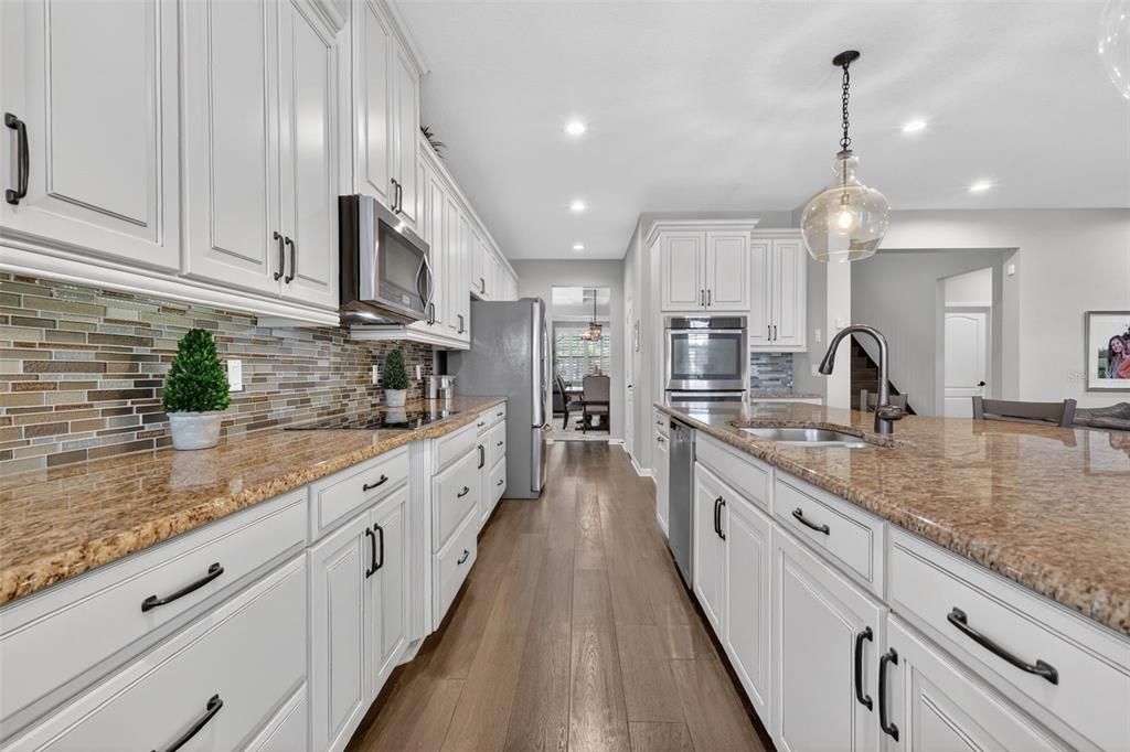 For Sale: $990,000 (5 beds, 3 baths, 4933 Square Feet)