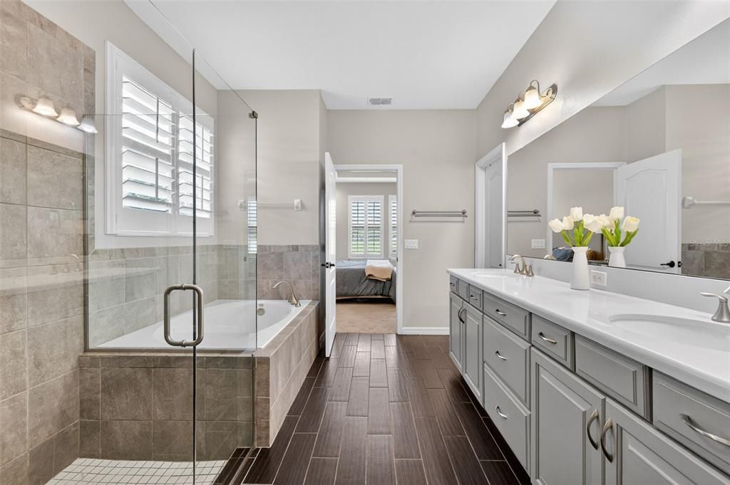 For Sale: $990,000 (5 beds, 3 baths, 4933 Square Feet)