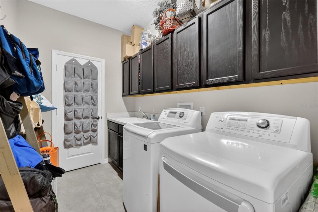 For Sale: $990,000 (5 beds, 3 baths, 4933 Square Feet)