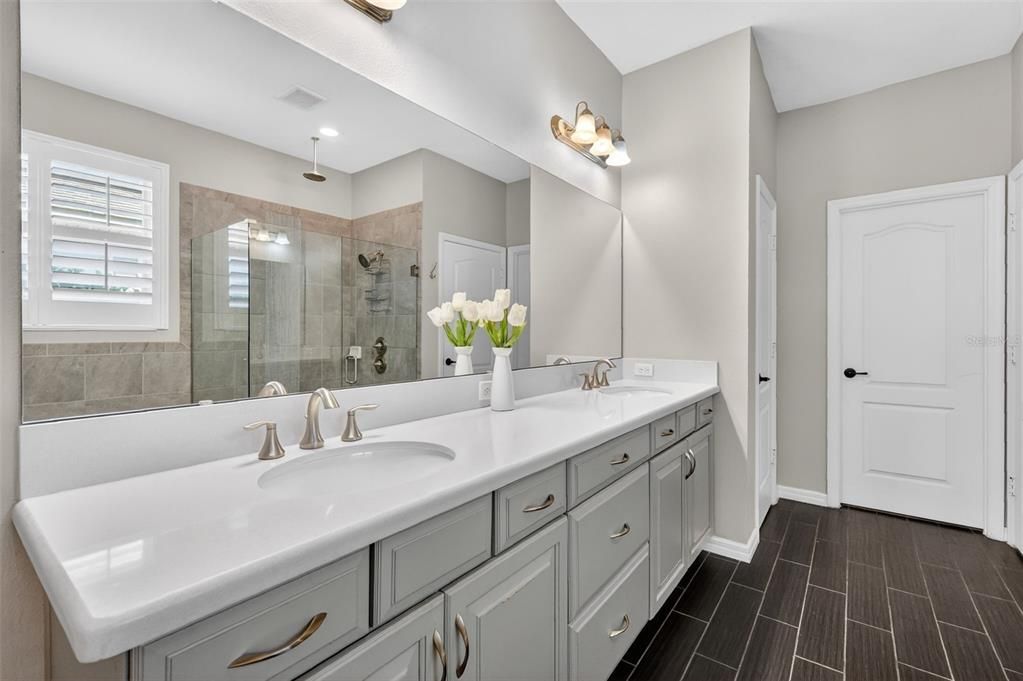 For Sale: $990,000 (5 beds, 3 baths, 4933 Square Feet)