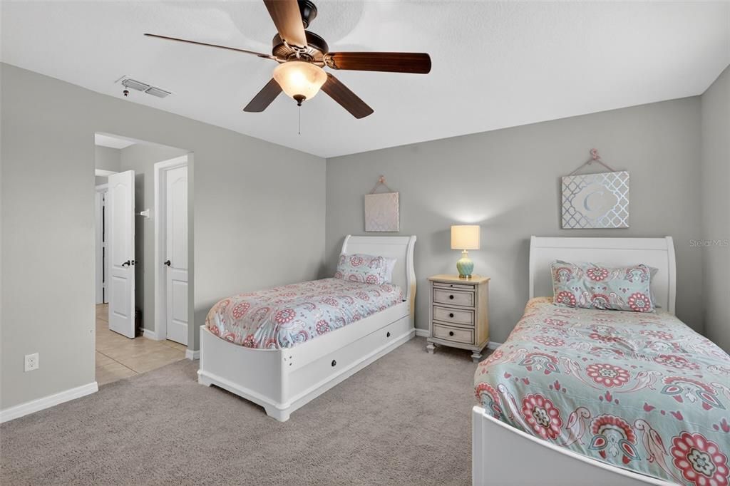 For Sale: $990,000 (5 beds, 3 baths, 4933 Square Feet)