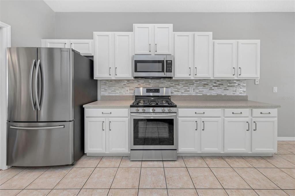 Active With Contract: $610,000 (3 beds, 2 baths, 2076 Square Feet)