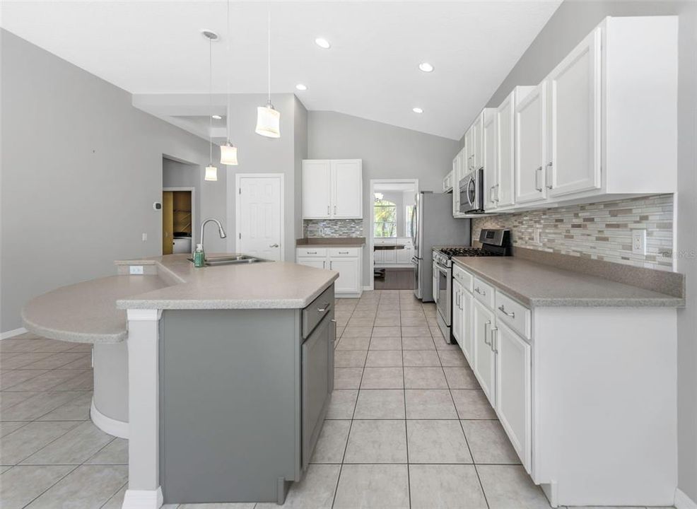 Active With Contract: $610,000 (3 beds, 2 baths, 2076 Square Feet)