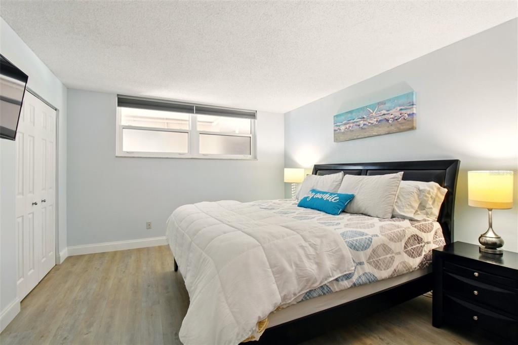 For Sale: $239,900 (1 beds, 1 baths, 855 Square Feet)