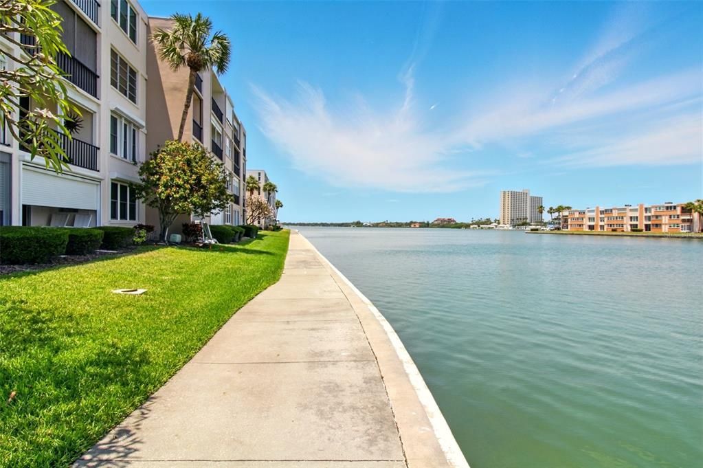 For Sale: $239,900 (1 beds, 1 baths, 855 Square Feet)