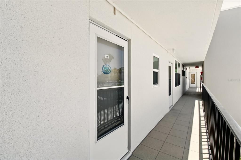 For Sale: $239,900 (1 beds, 1 baths, 855 Square Feet)