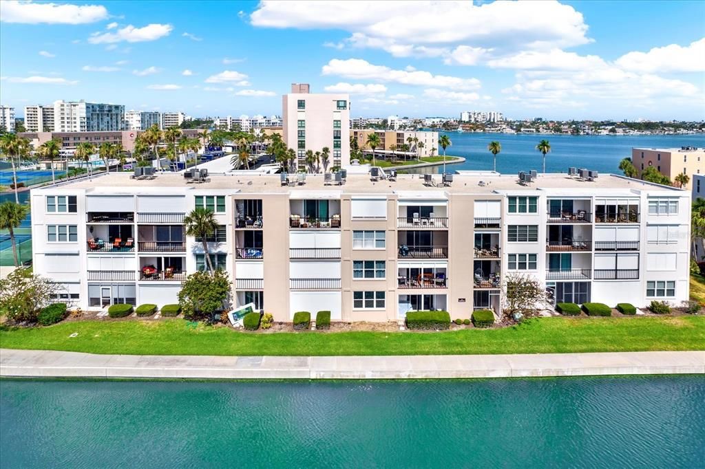 For Sale: $239,900 (1 beds, 1 baths, 855 Square Feet)