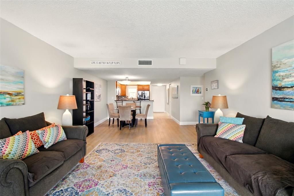 For Sale: $239,900 (1 beds, 1 baths, 855 Square Feet)