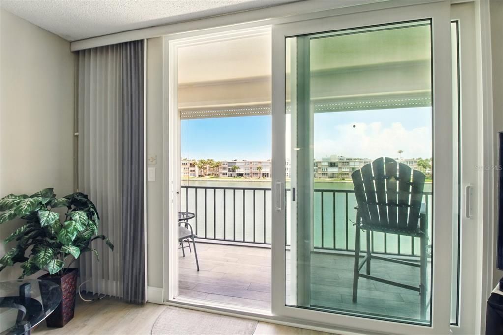 For Sale: $239,900 (1 beds, 1 baths, 855 Square Feet)