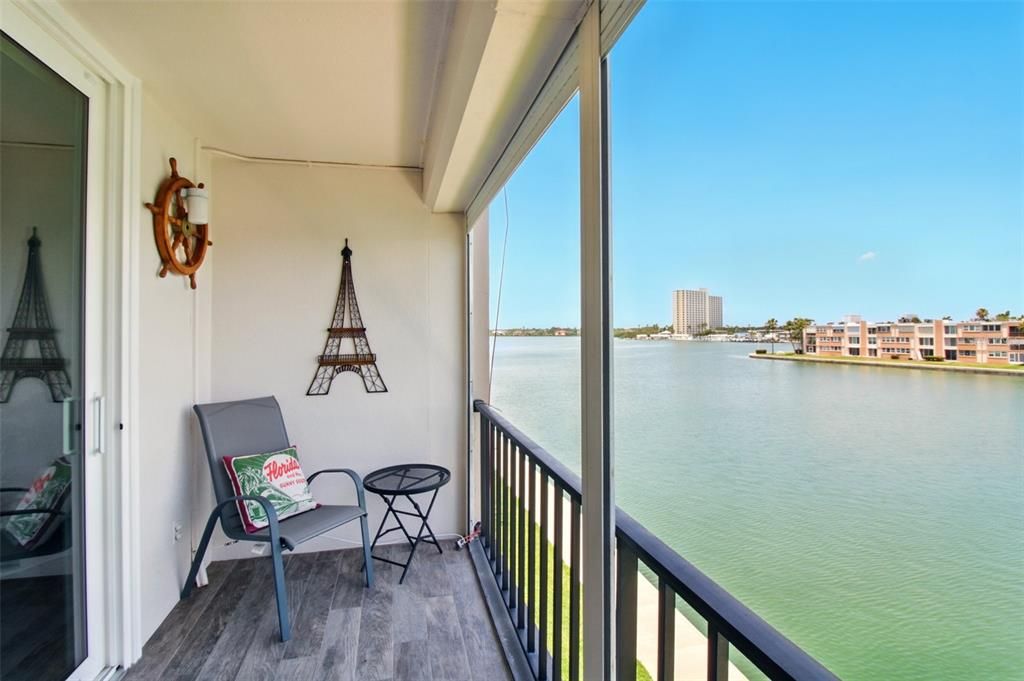 For Sale: $239,900 (1 beds, 1 baths, 855 Square Feet)