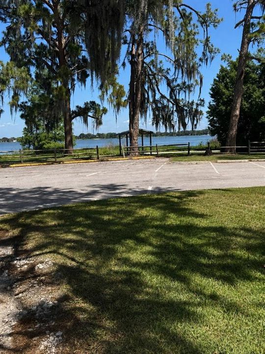 For Sale: $200,000 (2 beds, 1 baths, 888 Square Feet)