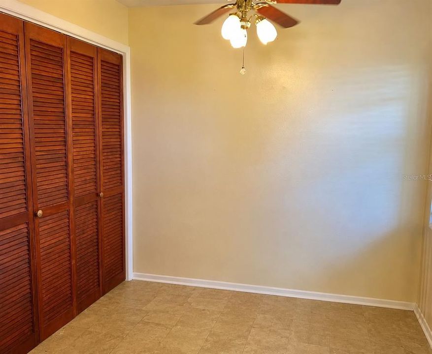 For Sale: $200,000 (2 beds, 1 baths, 888 Square Feet)