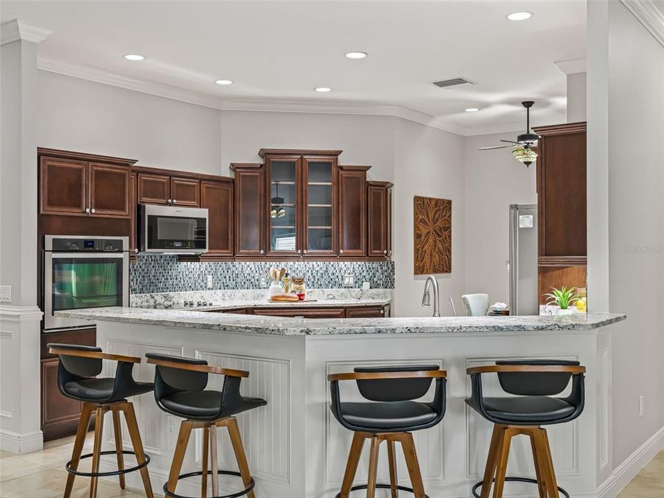 En Venta: $889,900 (3 camas, 2 baños, 2352 Pies cuadrados)